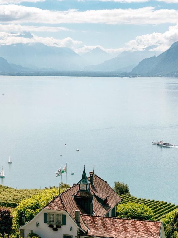 photo-1504205125969-3a30757d74eb